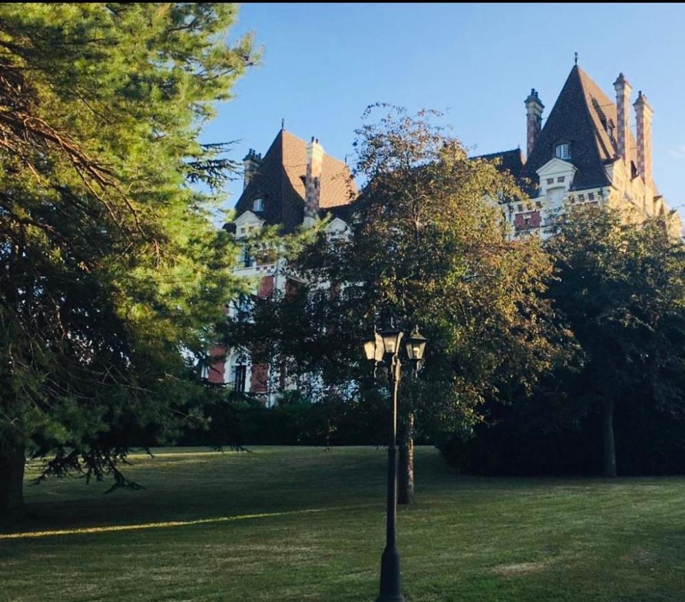 Un Appartement Dans Un Chateau โดวีลล์ ภายนอก รูปภาพ